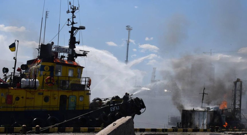 Русия нанесе въздушни удари по сгради и пристанищна инфраструктура в Одеса и Николаев