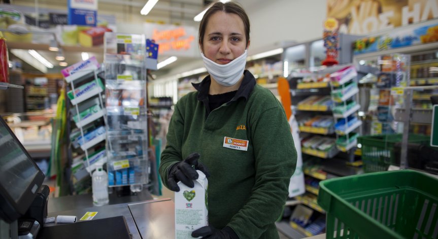 Цените в супермаркетите в Гърция скочиха със 136%