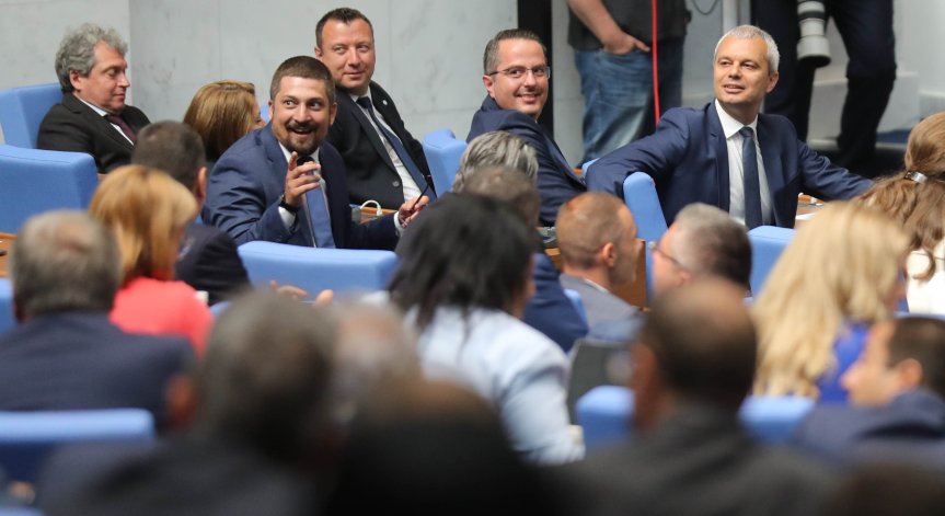 Който наруши забраната за продажба на т.нар. райски газ на физически лица се наказва с глоба от 5000 до 10000 лв.