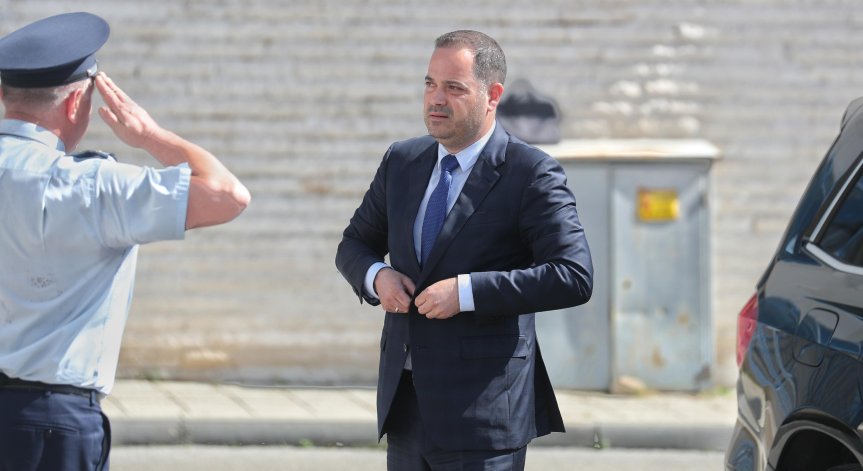 Стоянов осъди и инцидента в Перник.