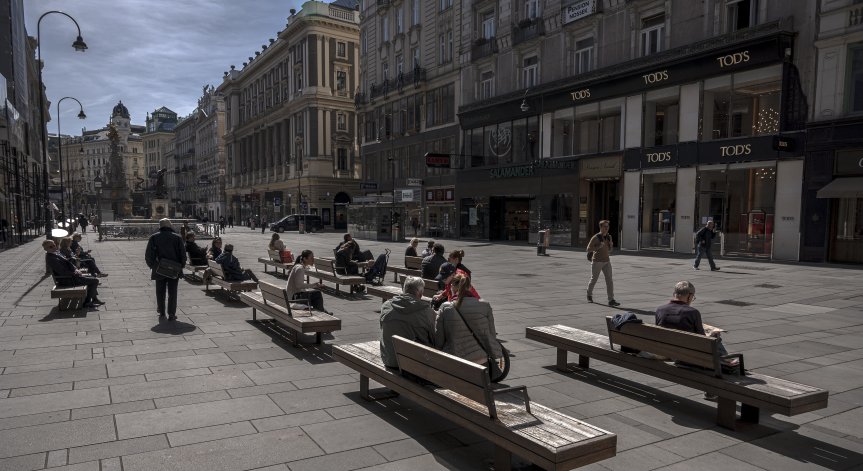 Австрия сваля още ограничения - ресторанти и училища отварят през май