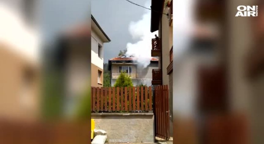 Мълния порази къща в Самоков