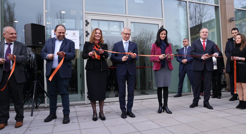 Денков: В България има водещи световни центрове на наука