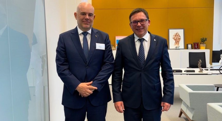 Гешев се срещна в Хага с президента на Евроюст - какво си казаха двамата