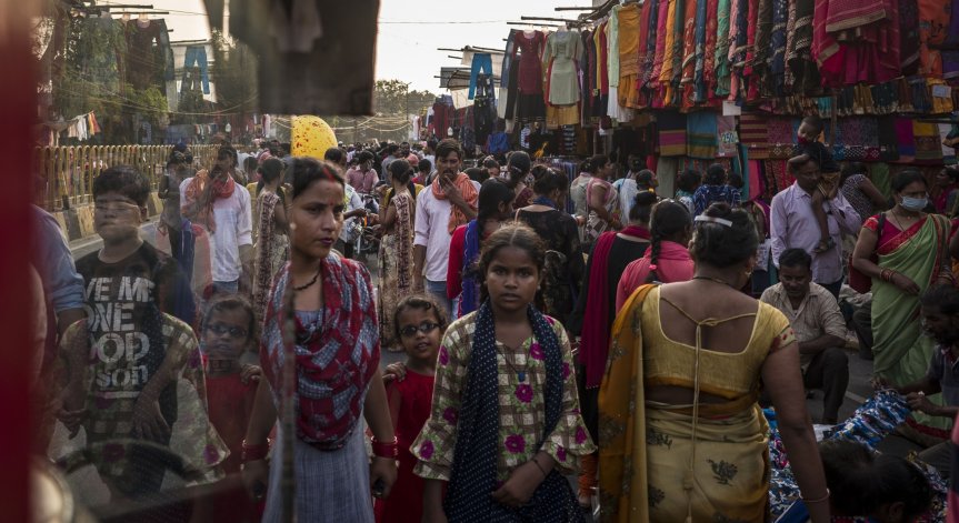 След 4 месеца ще има 8 млрд. души на Земята, Индия ще изпревари Китай догодина