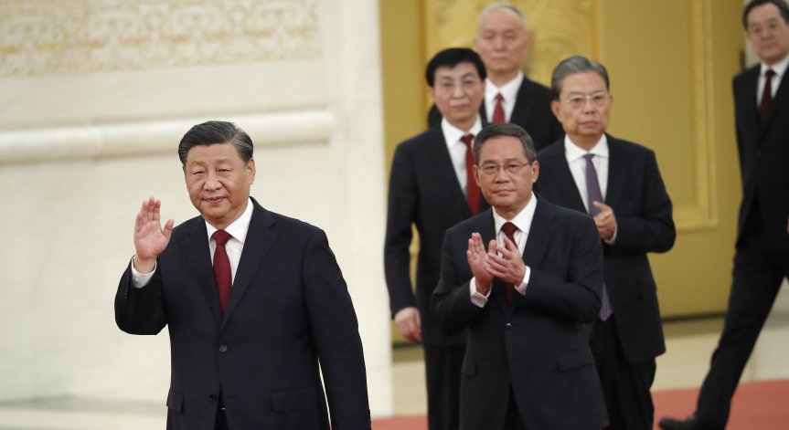 Си Дзинпин си осигури исторически трети мандат като лидер на Китай