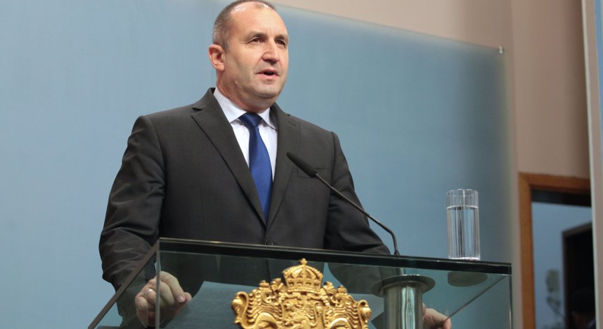 Радев сезира КС за временната комисия за разглеждане на проекта на Конституцията