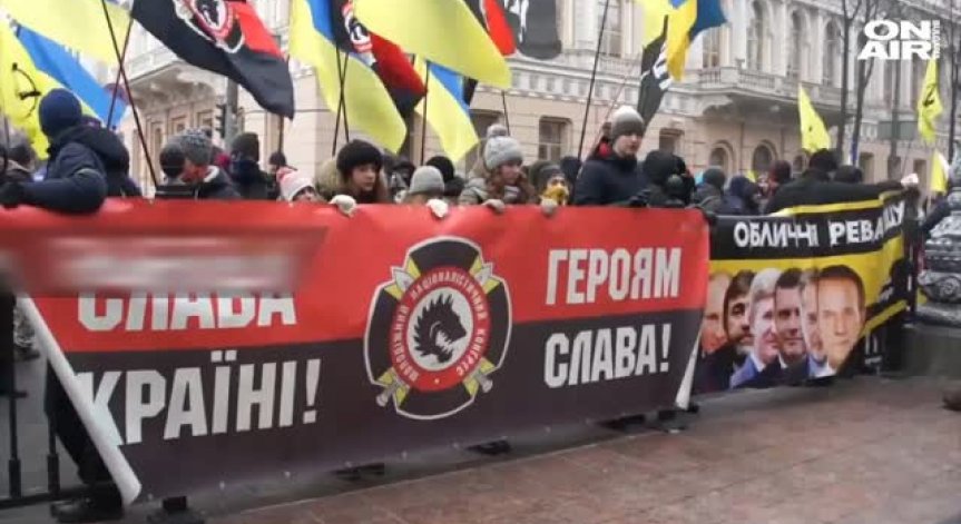 Сблъсъци между протестиращи и полиция в Киев