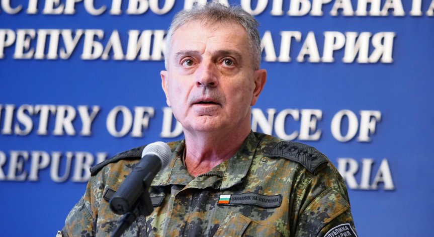 Освобождават началника на отбраната адм. Емил Ефтимов