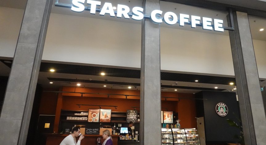 Шеф за пример: Генералният директор на Starbucks ще прави капучино на клиентите