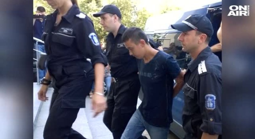 Яйца полетяха по обвинения за убийството на Никол от Бургас