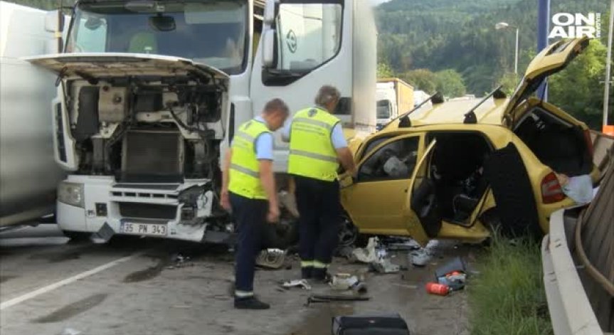 Тежка катастрофа в Прохода на републиката с трима ранени