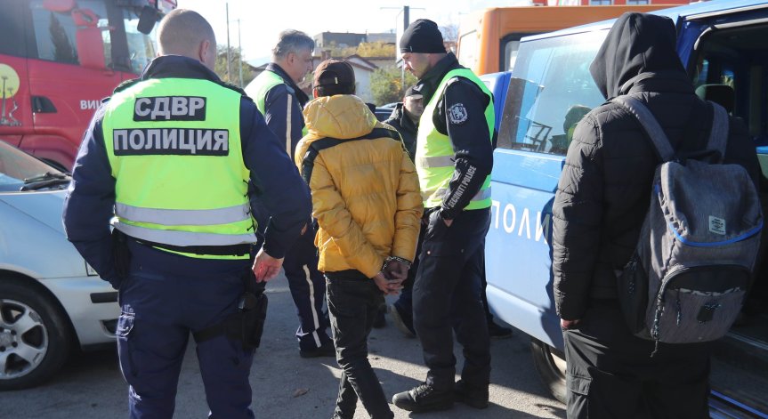 Пращат на съд нидерландец, помагал на нелегални мигранти в България