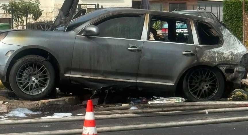 Скъп автомобил се запали и изгоря в Йоаким Груево