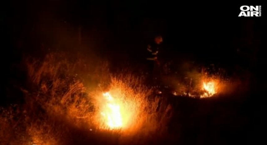Пожар край Дупница намали видимостта на АМ 