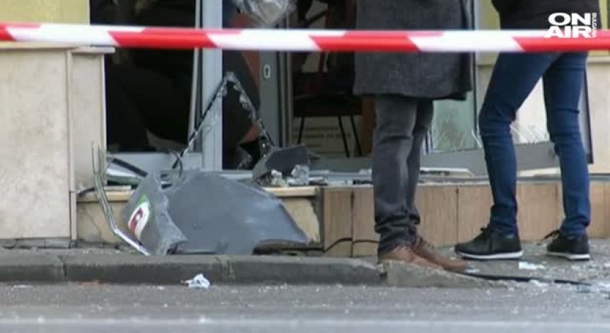 Арестуваха двама за обир на банкомат през ноември