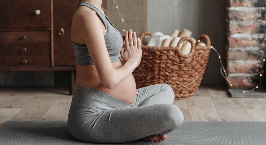 Какво причинява подуването на краката по време на бременност и как да го облекчим?