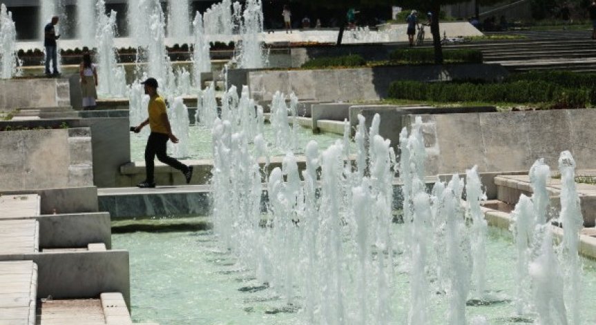 Очаква ни слънчева събота, температурите скачат до 24°C