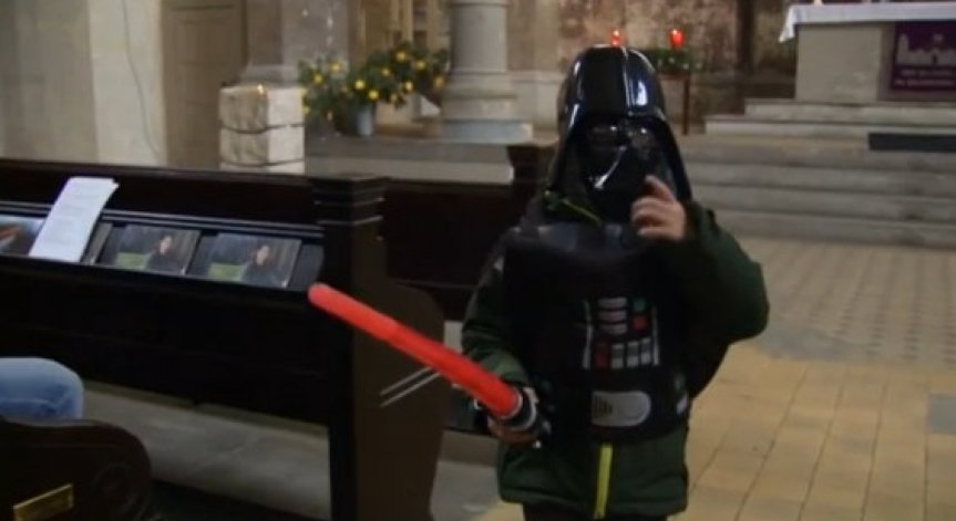 Пастор отслужи неделната служба с темата на Star Wars