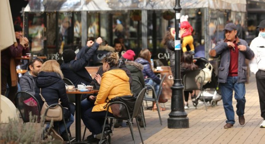 Ресторантьорите искат таксите за тротоарно право да бъдат редуцирани с 50%