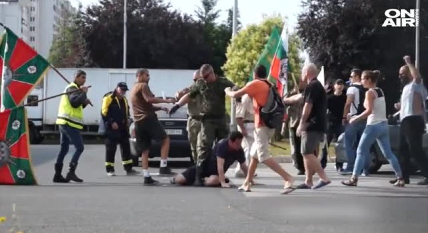 Окупираха съда в Бургас заради 