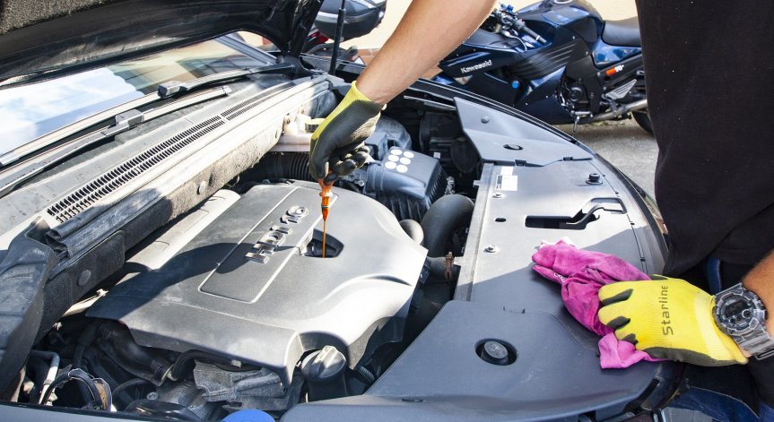 Защо е важно да оставим двигателя да поработи след дълго пътуване?