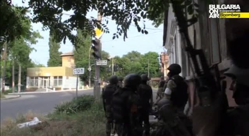 Украинска и руска техника се насочват към размирните източни райони на Украйна