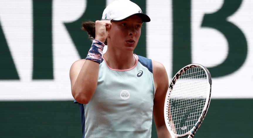 Непобедимата Швьонтек триумфира на 