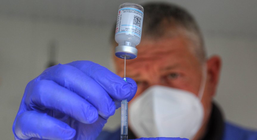 ЕК: Ковид-19 не ни е отминал, препоръчителна е нова подсилваща доза иРНК ваксина