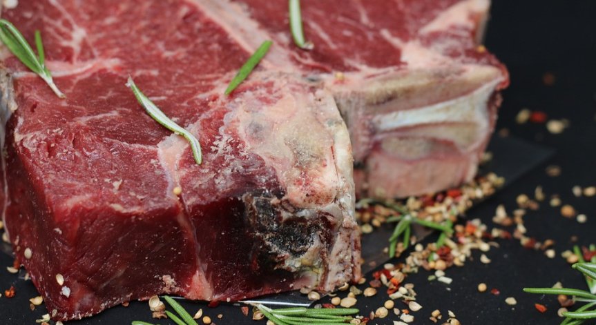 Италия забранява лaбopaтopнo oтглeждaното месо, глобите стигат до €60 000