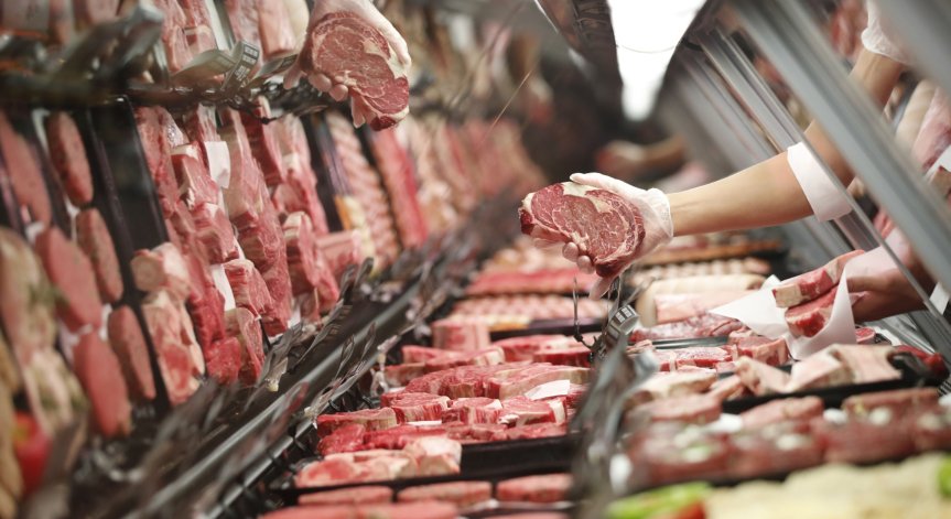 След проверки на БАБХ унищожават над 360 кг храни с изтекъл срок на годност