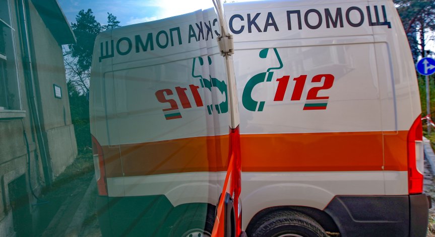 В тежко състояние остава многократно намушканото момиче във влак