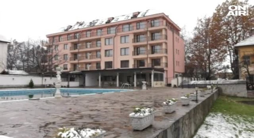 Горящи газови бутилки във Вършец евакуираха хотел
