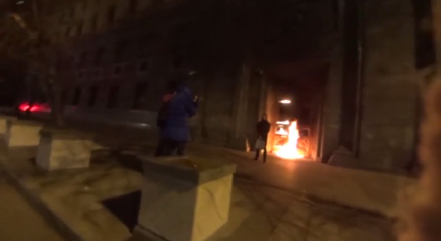 Руски артист подпали входа на Федералната служба за сигурност