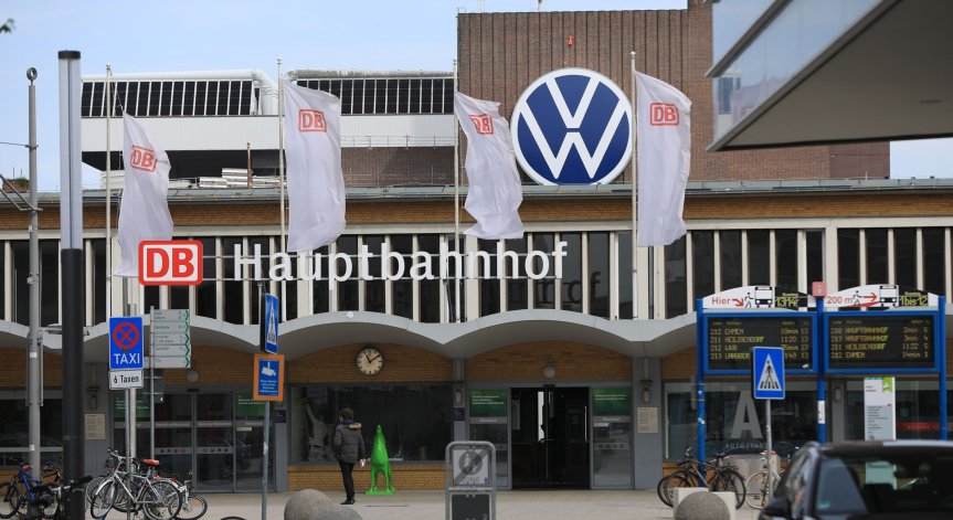 VW рестартира работата в големите си европейски заводи от другата седмица