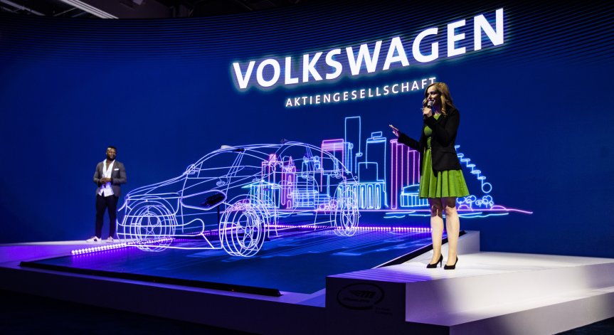 Volkswagen е длъжен да изпревари Tesla, смята изпълнителният директор Херберт Дийс