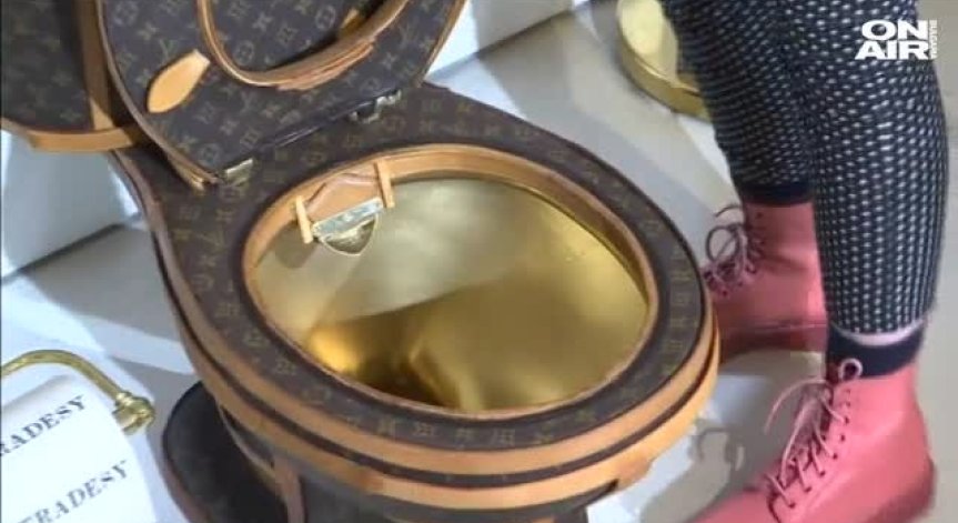 Продават златна тоалетна чиния за 100 хил. долара