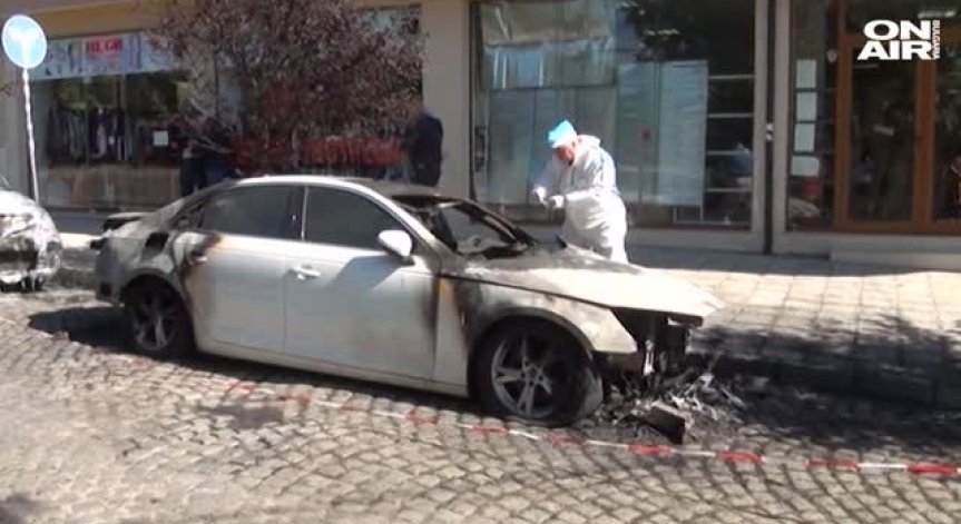 Запалиха автомобил на журналист