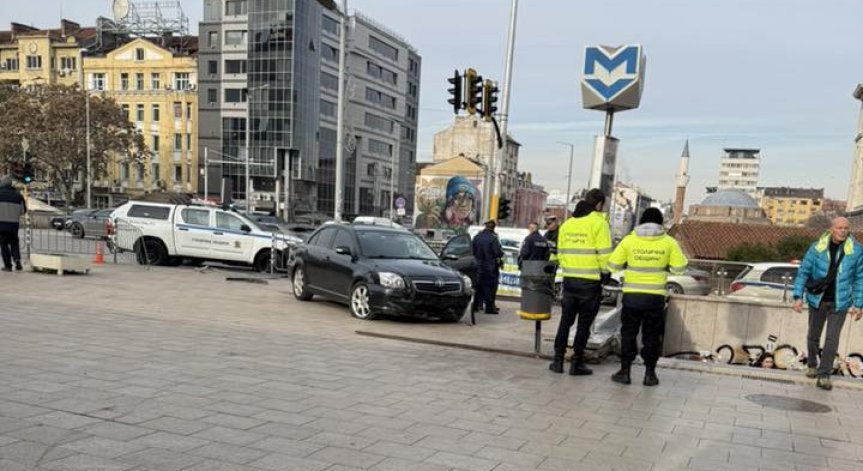Шофьор почина след инцидент до подлеза до ЦУМ в София