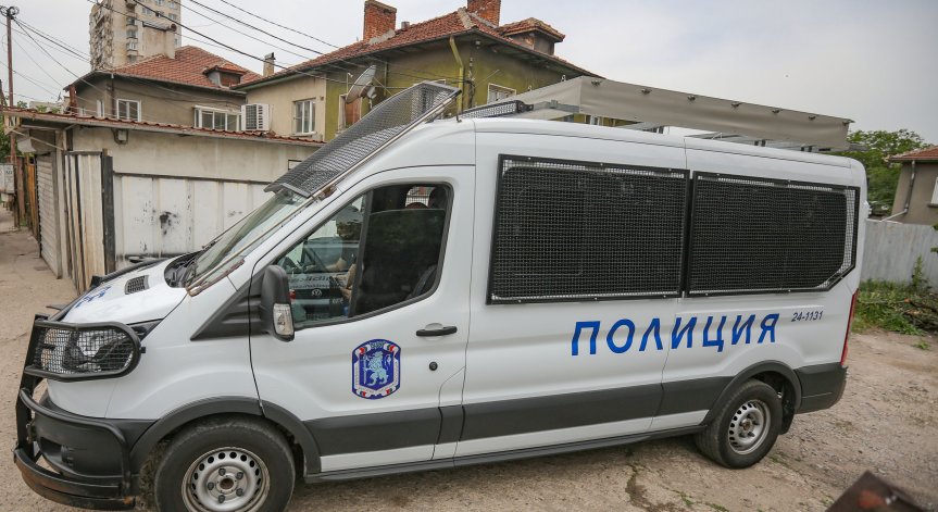 Откриха 24-ма афганистанци в къща в Свиленградско, сред тях и 6 деца
