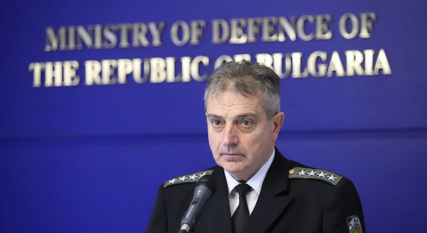 Адмирал Ефтимов: Открит е биологичен материал при търсенето на падналия МиГ-29