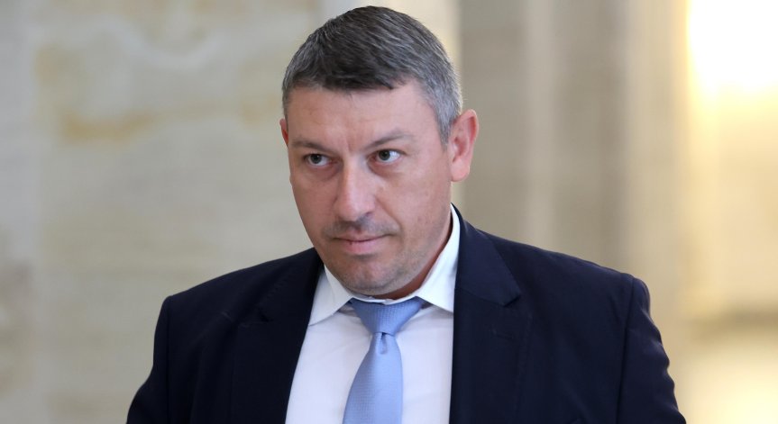 Тече съгласувателна процедура с президентството за поста на Денев.