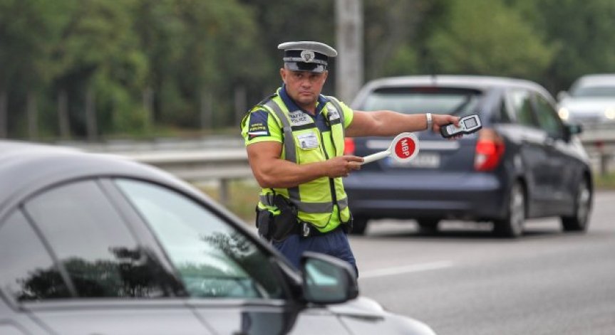 Верижна катастрофа блокира бул. 