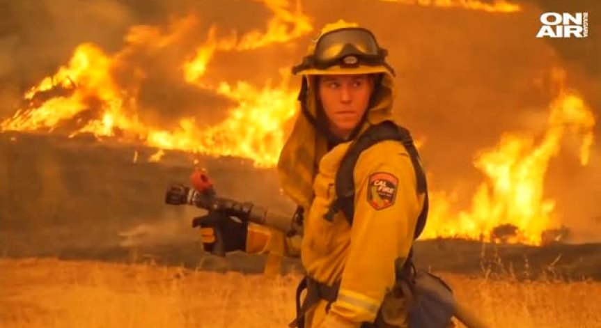 Огненият ад в Калифорния продължава - 10 хил. пожарникари се борят със стихията