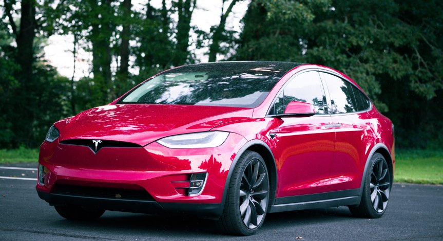 Tesla предупреди за неизправност в системата за сигурност