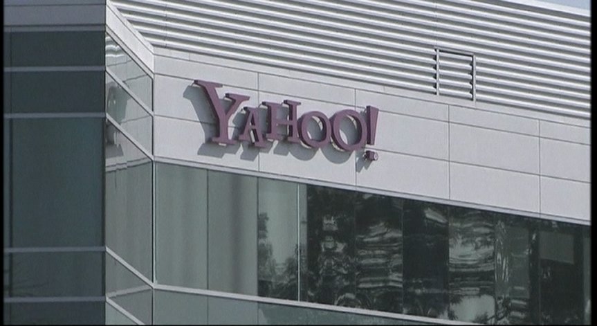 Yahoo съди Facebook