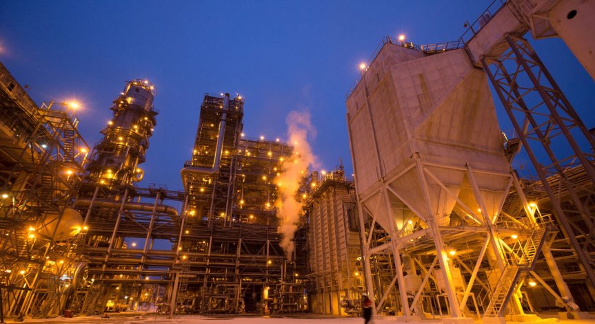 Рекордно ниски цени на петрола за последните 5 и половина години