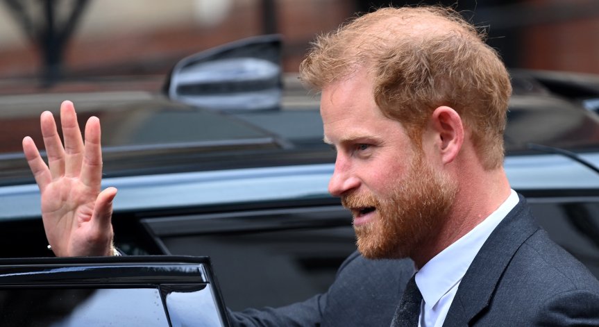 Принц Хари ще седи на задните редове на коронацията на Чарлз III 