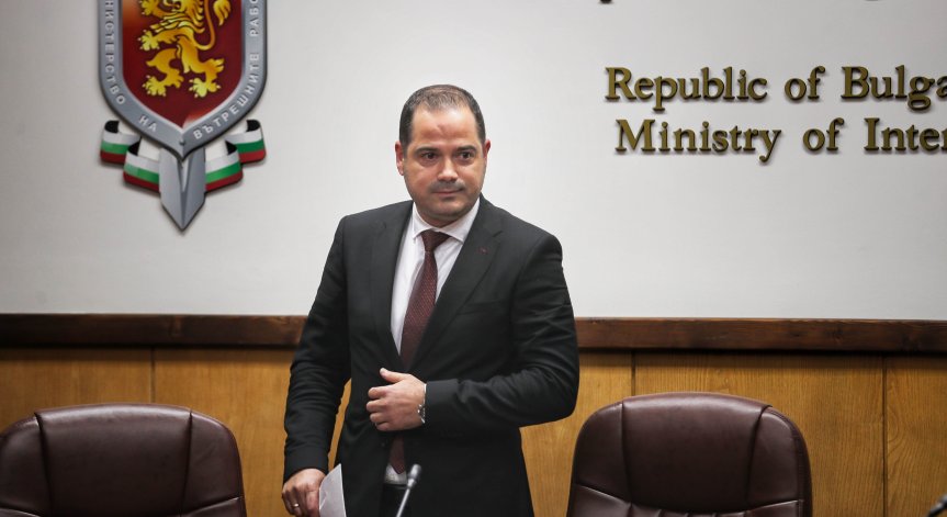 Днес решават съдбата на шефа на МВР Калин Стоянов