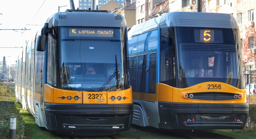 3138 лв. е средната заплата на ватманите и шофьорите на тролеи в София